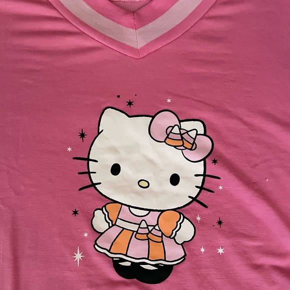 NWT•Sanrio Hello Kitty Fall Theme Pajama Set. Small (pit to pit 20.5 in) - Picture 6 of 13